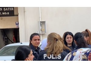 Dairede Çıkan Yangın Genç Kadın Polis Memurunu Ağlattı