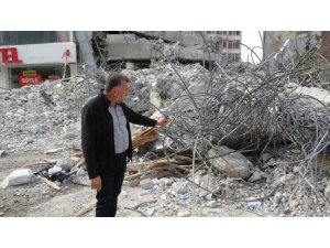 Depremde Hasar Alan Bina Güçlükle Yıkılabildi