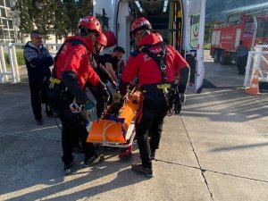 Dağlık Alana Düşen Paraşütçüye Jandarma Helikopteriyle Kurtarma