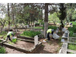 Kahta’da Bayram Öncesinde Mezarlar Temizlendi