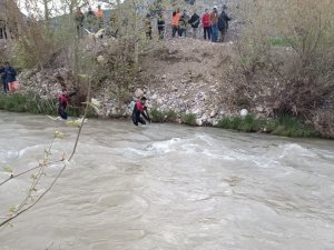 Malatya’da Çaya Düşen 8 Yaşındaki Kız Hayatını Kaybetti