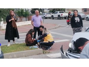 Antalya’da Ticari Taksi İle Otomobil Çarpıştı: 2 Yaralı