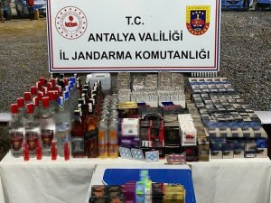 Antalya’da Kaçak Alkol Ve Sigara Satılan Markete Jandarmadan Baskın