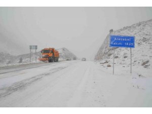 Turizmin Başkenti Antalya, İlkbaharda Beyaza Büründü