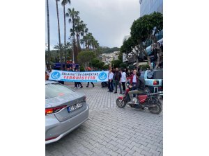 Alanya’da Ekrem İ̇mamoğlu’na Pankartlı Protesto