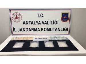 Antalya’da 1 Kilogram Metamfetamin Yakalandı: 2 Gözaltı