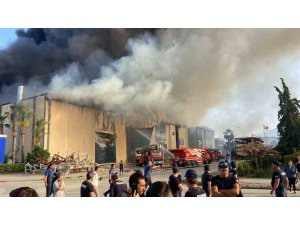 Antalya’da Tekne Üretim Tersanesinde Yangın