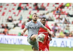 Spor Toto Süper Lig: Fta Antalyaspor: 0 - Medipol Başakşehir: 0 (İ̇lk Yarı)