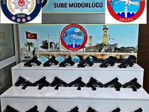 Otomobilde 20 Adet Ruhsatsız Silah Ele Geçirildi