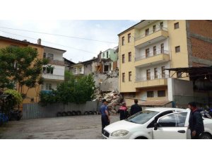 "Hasarlı Bina Çöktü" İhbarı Polisi Alarma Geçirdi