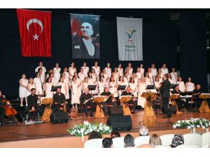Kadınlar Korosundan “Kadın Ağzı Türküleri”