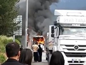 Adana’da Seyir Halindeki Otobüste Yangın Çıktı