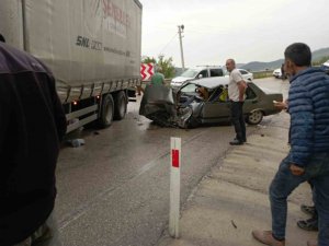 Burdur’da Kamyonet İle Otomobil Çarpıştı: 3 Yaralı