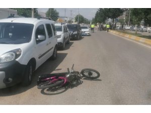 Motosiklet, Yolun Karşısına Geçmeye Çalışan Polise Çarptı: 2 Yaralı