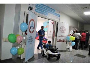 Antalya’da 400 Yataklı Hastanede Çocuklar Ameliyata Sedye İle Değil Akülü Arabayla Gidecek