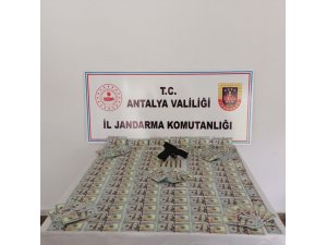 Antalya’da 85 Bin Sahte Dolar Ele Geçirildi