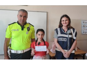 Depremzede Öğrencinin Polis Sevgisi