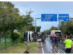 Servis Otobüsü Devrildi, 15 Otel Çalışanı Yaralandı