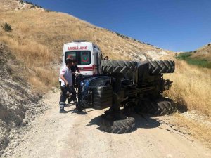 Devrilen Traktörün Altında Kalan Sürücü Öldü