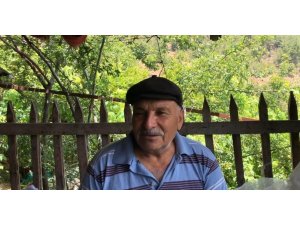 Akrebe İp Bağlayıp Gezdirdi, Sarı Kız Örümceği İle Sohbet Etti