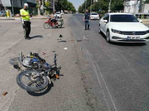 İ̇ki Otomobil Bir Motosiklet Çarpıştı: 1’i Ağır 3 Yaralı