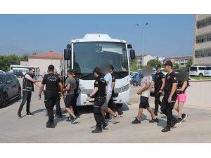 Antalya’da Eş Zamanlı Operasyonda Aranan 101 Şahıs Yakalandı