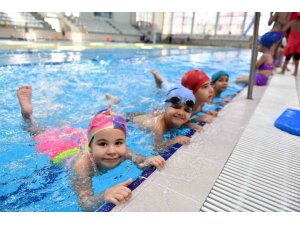 Muratpaşa’da Yüzme Bilmeyen Çocuk Kalmayacak