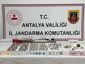 Antalya’da Bin 30 Adet Uyuşturucu Sentetik Hap Ve 150 Gram Toz Ele Geçirildi