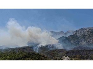 Turizm Merkezi Kemer’deki Yangın 17 Saattir Devam Ediyor