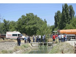 Burdur’da Kaybolan 7 Yaşındaki Çocuğu Aramak İçin Su Kanalında Çalışma Başlatıldı