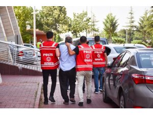 Kendisini Polis Olarak Tanıtıp Vatandaşın 400 Bin Lirasını Dolandırdı, Yakalandı