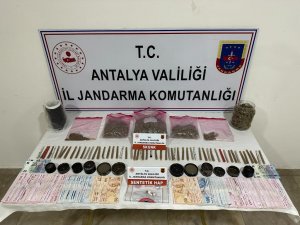 Jandarma Ekipleri Uyuşturucu Satıcısını Kıskıvrak Yakaladı