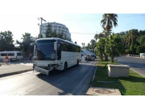 Antalya’da Otel Servis Otobüsü 2 Araca Çarptı: 6 Yaralı