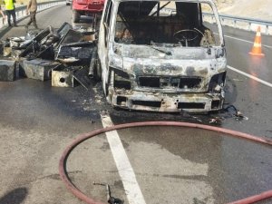 Doğal Gaz Kombi Yüklü Kamyon Küle Döndü