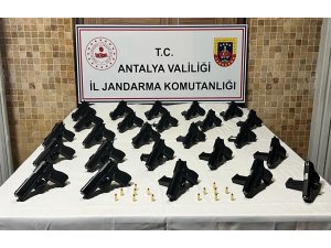 Antalya’da 25 Adet Ruhsatsız Tabanca Ele Geçirildi