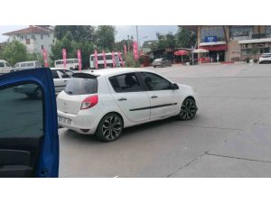 Antalya’da Otomobil Motosikletle Çarpıştı: 2 Yaralı