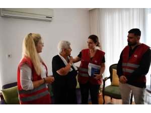 Yaşlılara Evlerinde Ziyaret Edip İsteklerini Dinlediler