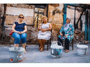 Her Pazar ’Yangın’ Korkusuyla Uyanıyor, Su Dolu Kovalarla Nöbet Tutup Seslerini Duyurmaya Çalışıyorlar