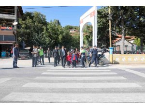 Burdur’da Jandarmadan “Güvenli Okul Yolu Projesi” Uygulaması