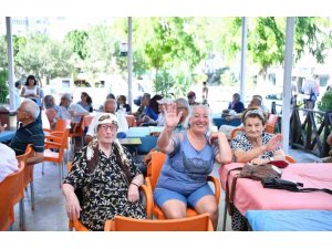 Emekliler Konyaaltı Belediyesinin Konseriyle Eğlendi