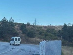 Tırın Dorsesinden Düşen Mermer Blok Trafiği Aksattı