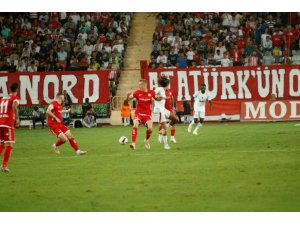 Trendyol Süper Lig: Antalyaspor: 0 - Galatasaray: 0 (İ̇lk Yarı)