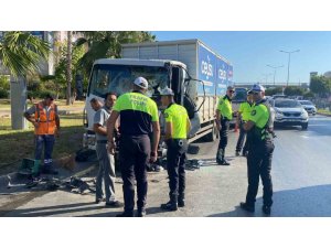 Antalya’da 4 Araçlı Zincirleme Kaza: 2 Yaralı