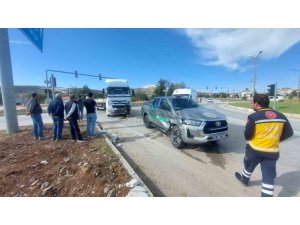 Burdur’da Hafif Ticari Araç Tırla Çarpıştı: 1 Yaralı