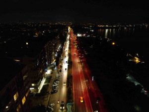 Antalya’da Sokak Lambaları Kırmızı-beyaz Aydınlatıyor