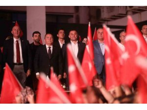 Alanya Cumhuriyetin 100. Yılını Büyükşehir’in Sefo Konseri Ve 500 Dron Gösterisi İle İle Kutladı