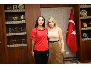 Rektör Özkan, Altın Madalyalı Selinay Tuğçe Kır İle Bir Araya Geldi