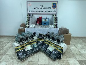 Antalya’da Kaçak Sigara İmalatına Jandarma Baskını