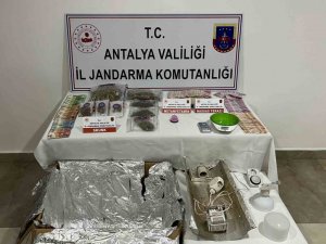 Antalya’da Ruhsatsız Silah Ve Uyuşturucu Operasyonu: 3 Şüpheli Yakalandı