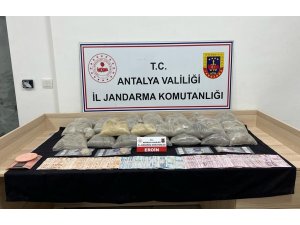 Evini Uyuşturucu İmalathanesine Çevirdi, Jandarma Operasyonuyla Yakalandı